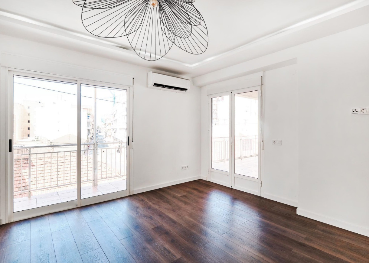 Resale - Apartment - Torrevieja - Playa del Cura