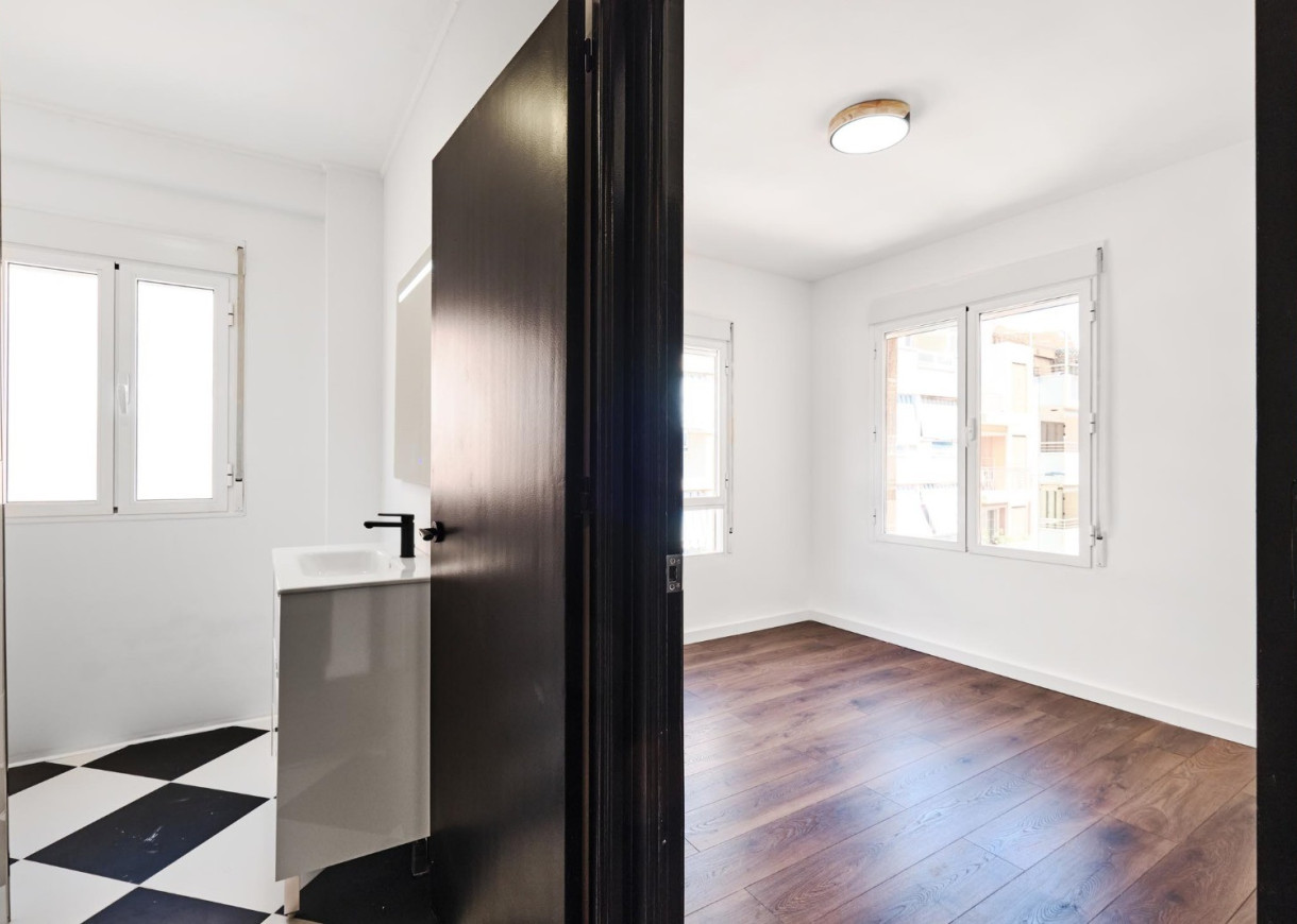 Resale - Apartment - Torrevieja - Playa del Cura