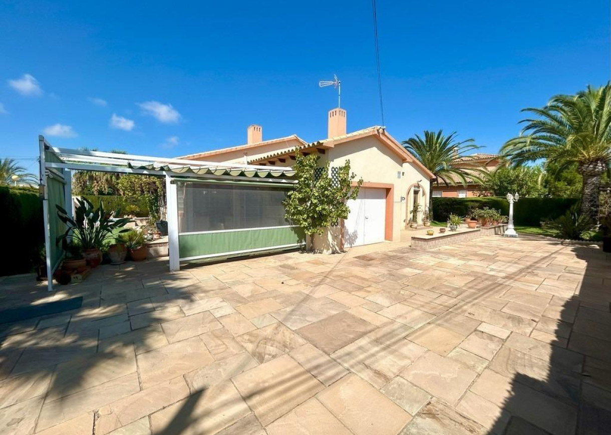 Resale - Villa - Orihuela Costa - Cabo Roig