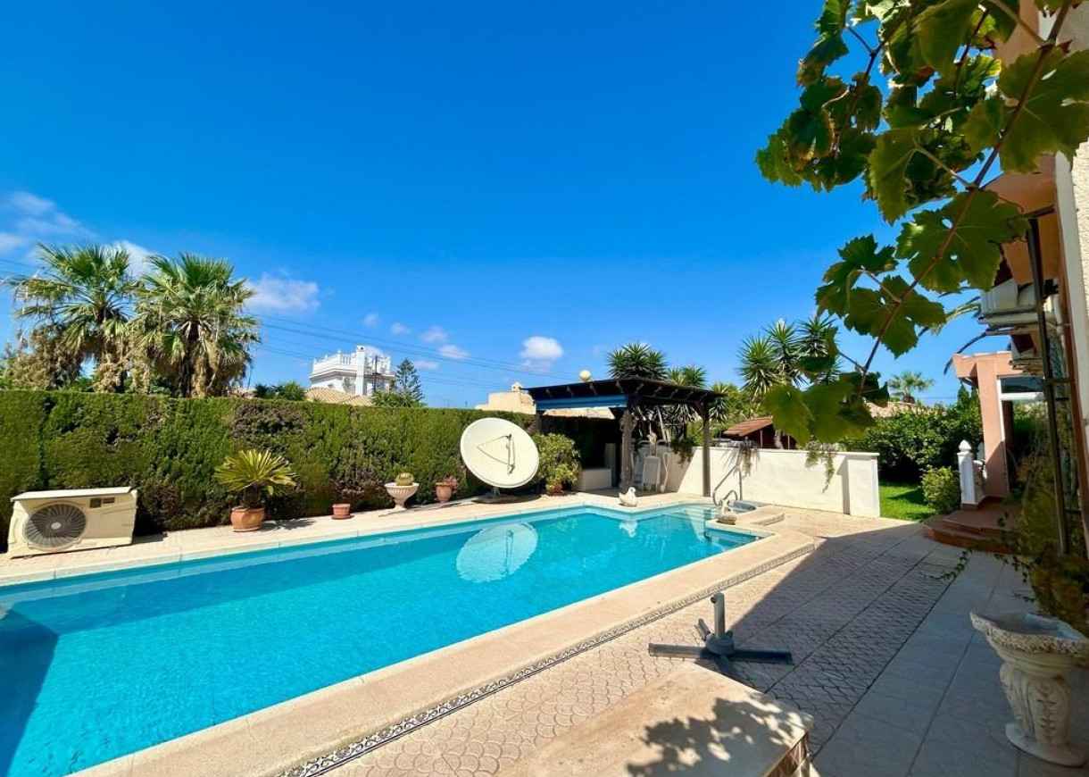 Resale - Villa - Orihuela Costa - Cabo Roig