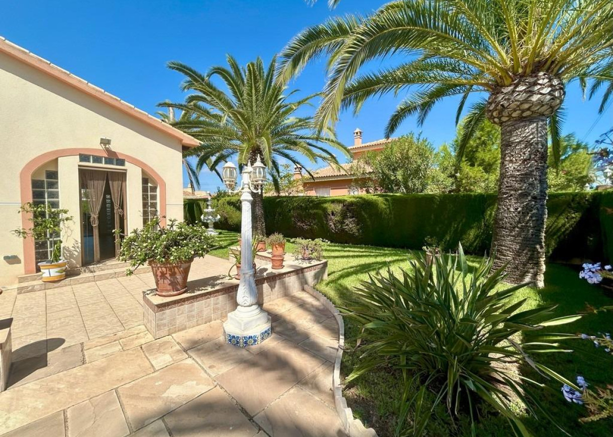 Resale - Villa - Orihuela Costa - Cabo Roig