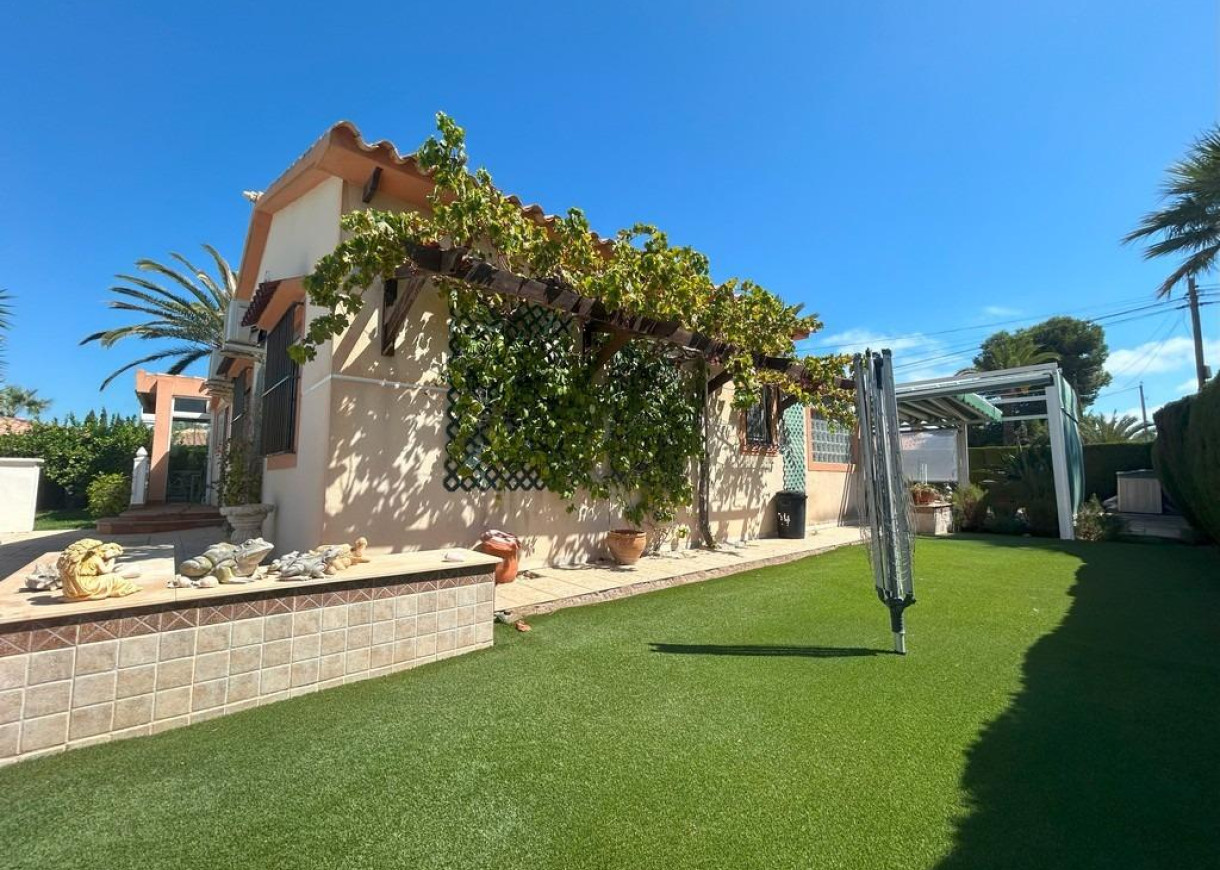 Resale - Villa - Orihuela Costa - Cabo Roig