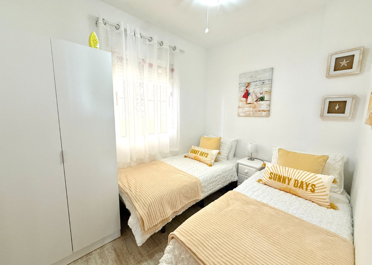Resale - Apartment - Torrevieja - San Luis / La Siesta