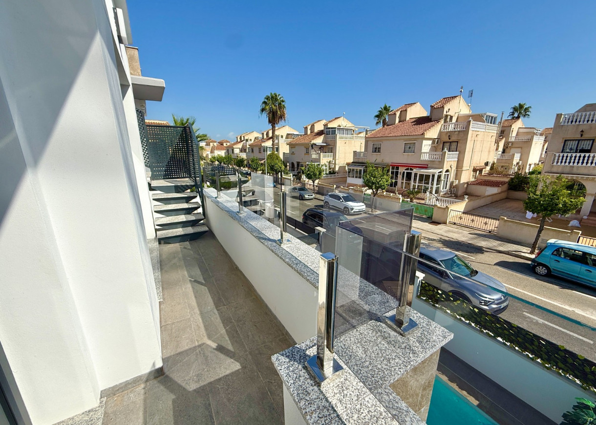 Resale - Villa - Torrevieja - Torretas