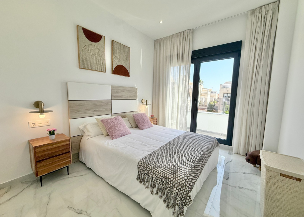 Resale - Villa - Torrevieja - Torretas