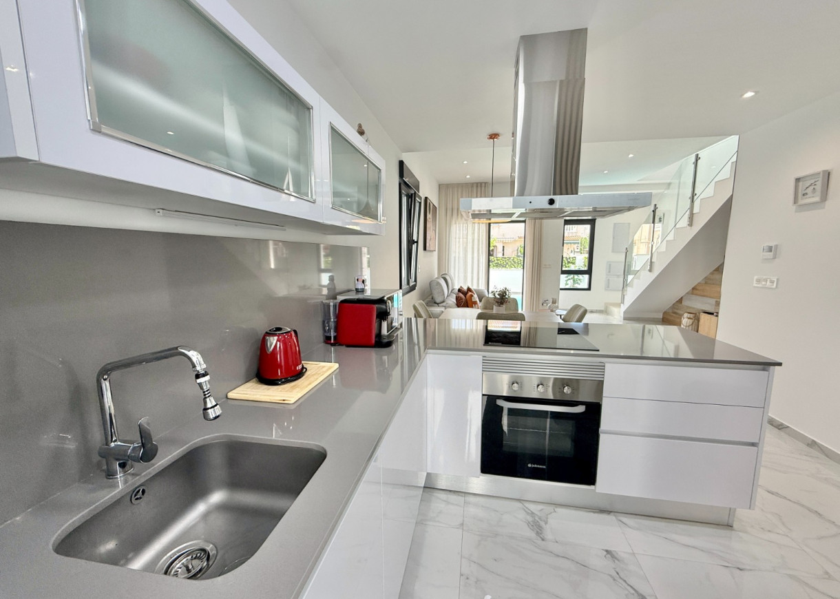 Resale - Villa - Torrevieja - Torretas