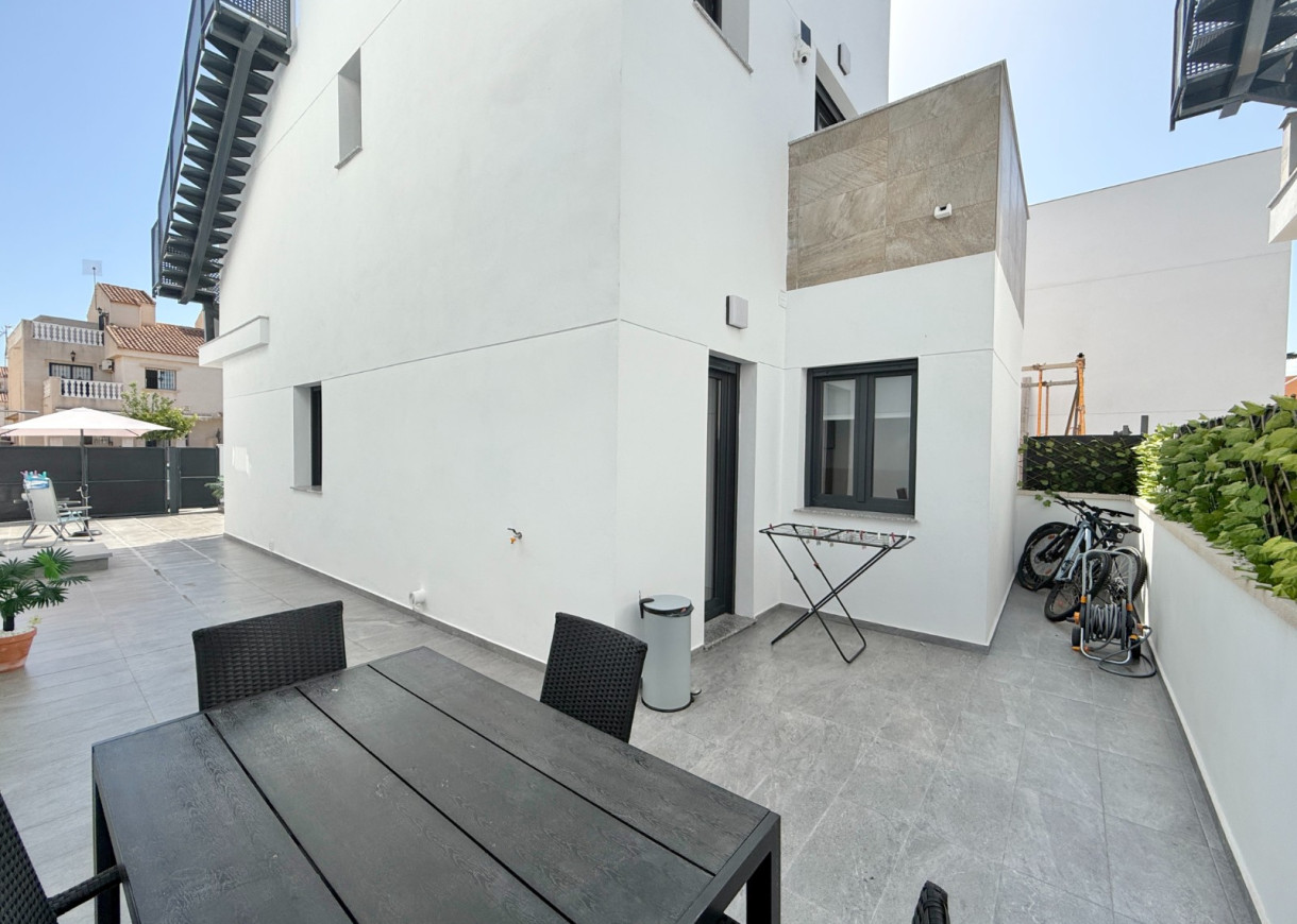 Resale - Villa - Torrevieja - Torretas