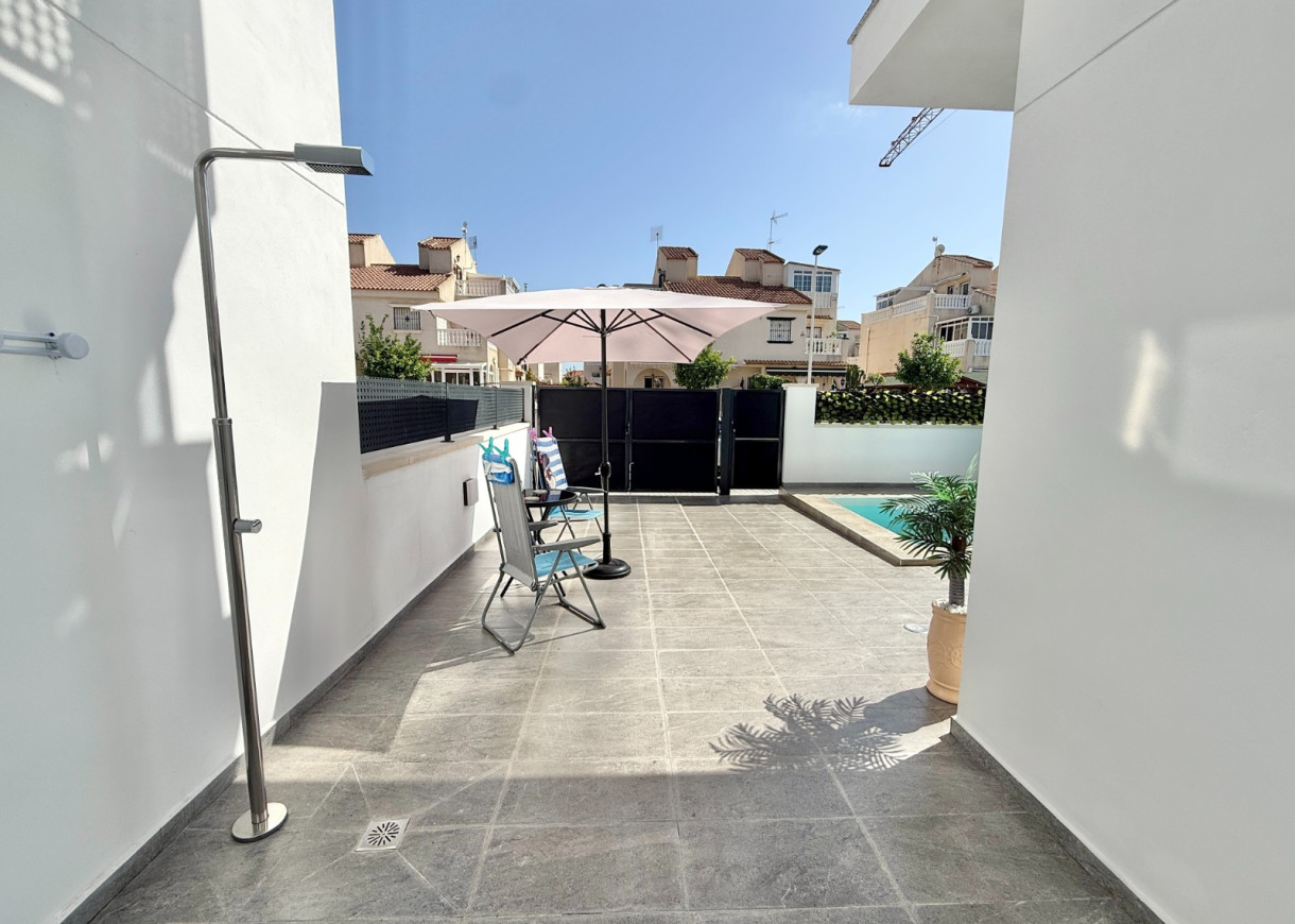 Resale - Villa - Torrevieja - Torretas