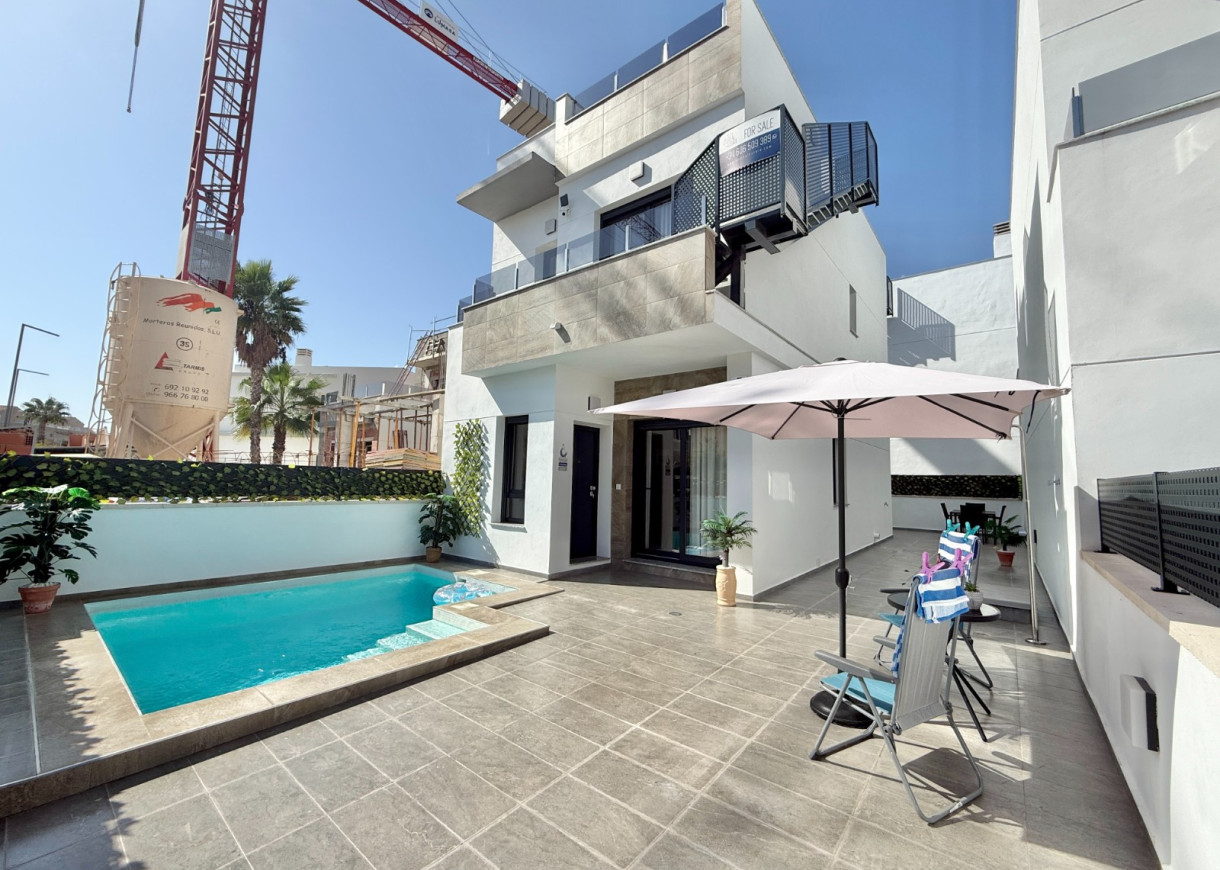 Resale - Villa - Torrevieja - Torretas