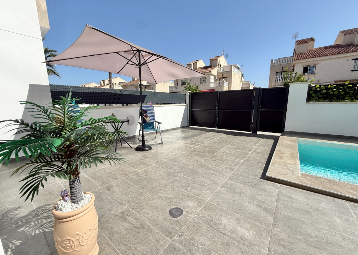 Resale - Villa - Torrevieja - Torretas