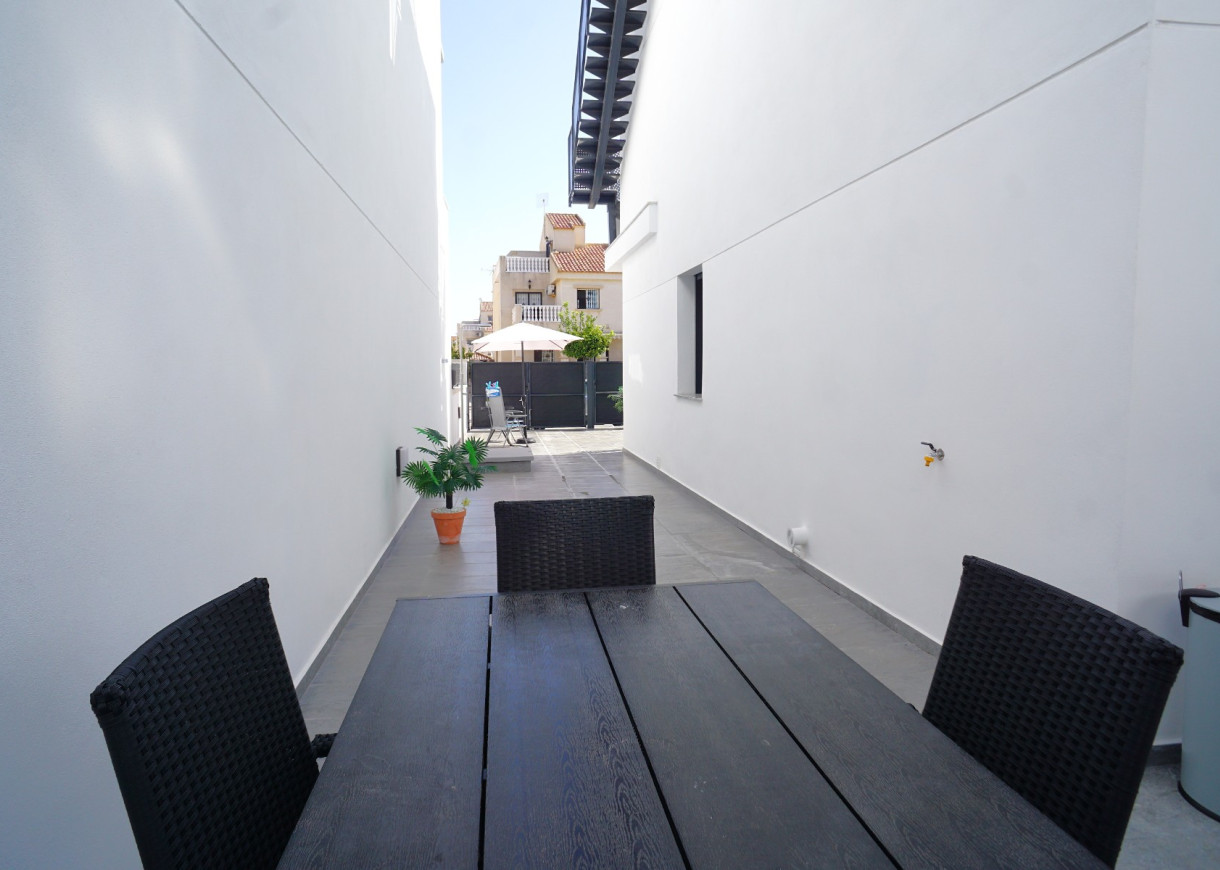 Resale - Villa - Torrevieja - Torretas