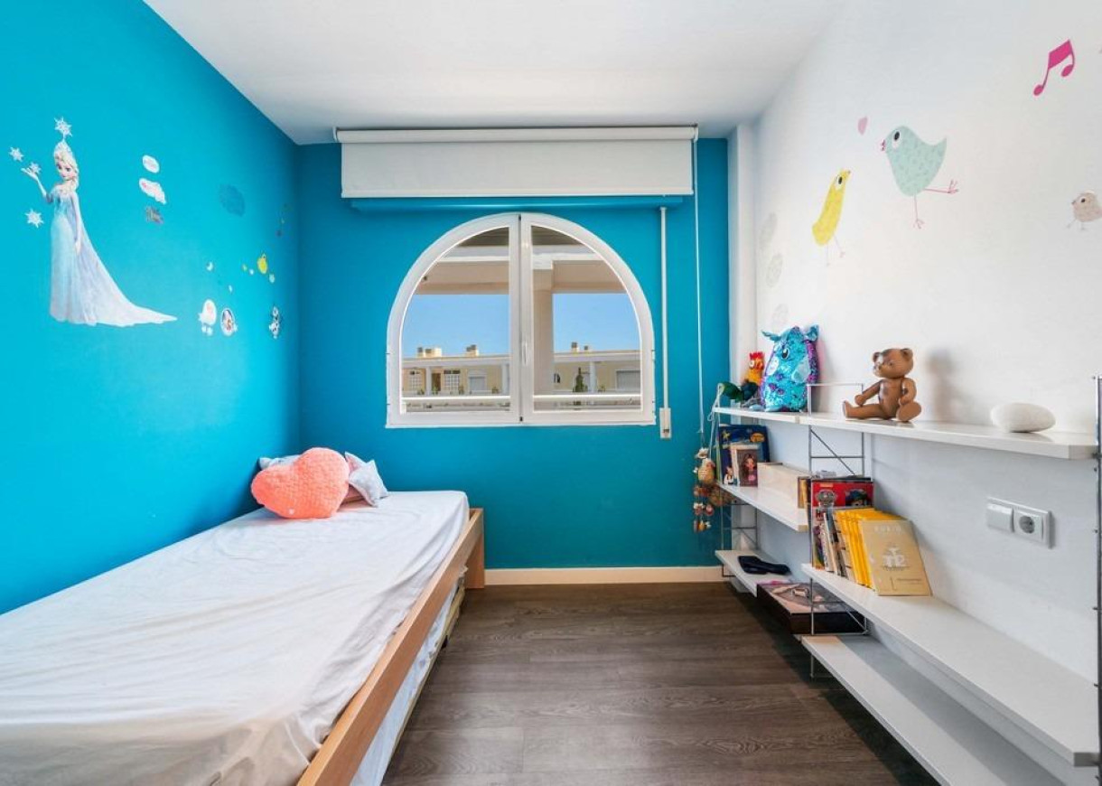 Resale - Apartment - Orihuela Costa - Campoamor