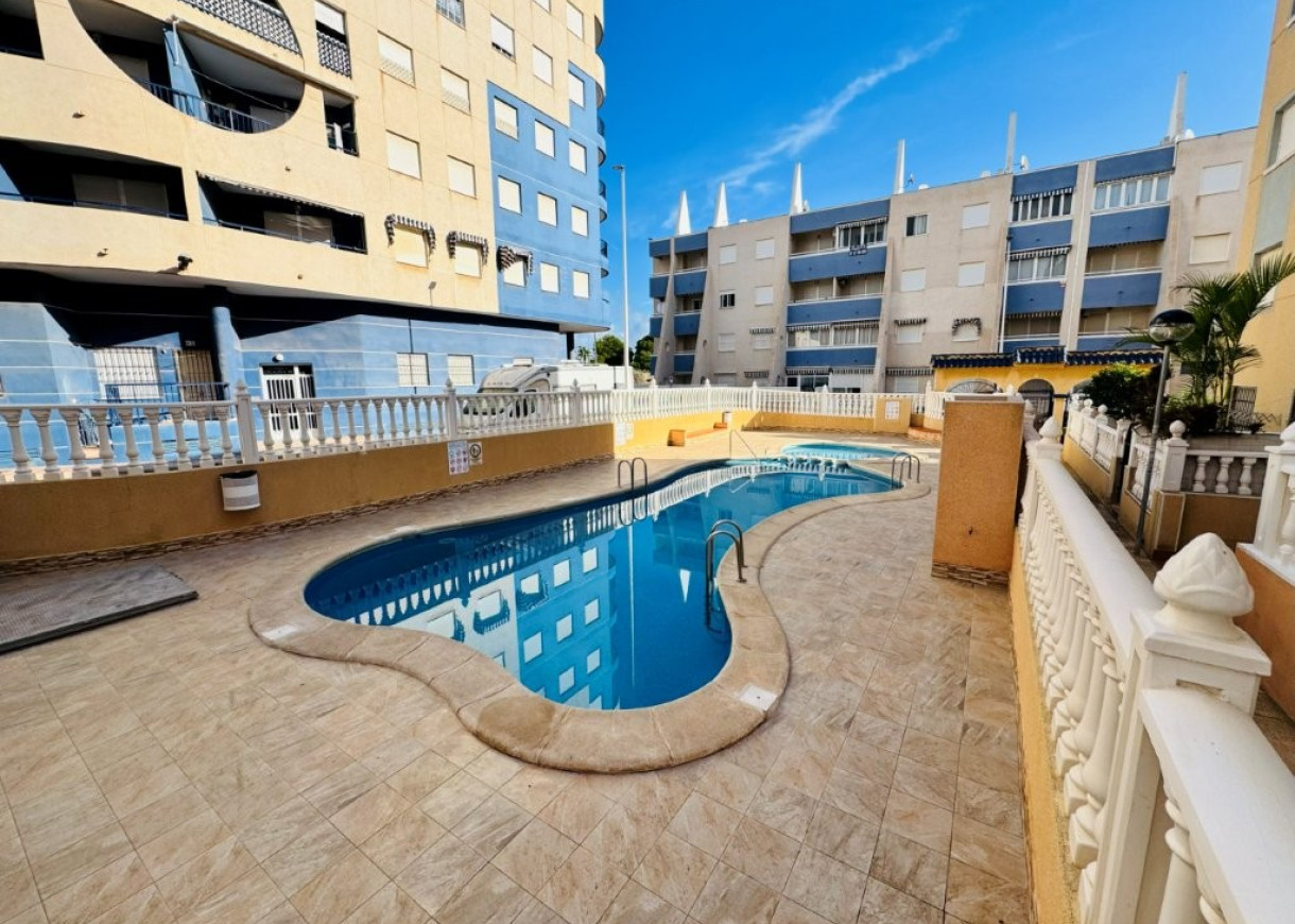 Resale - Apartment - La Mata - Torrevista Playa