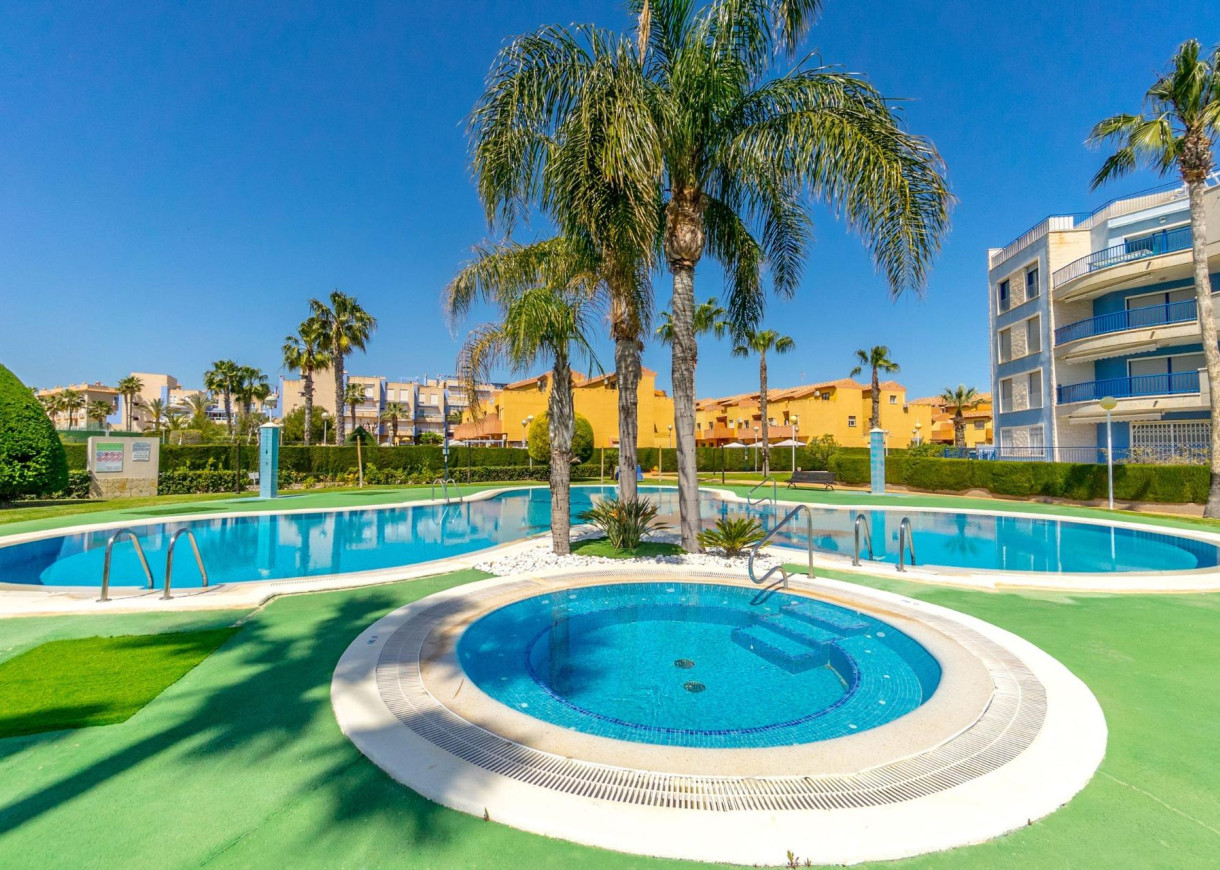 Resale - Apartment - Orihuela Costa - Campoamor