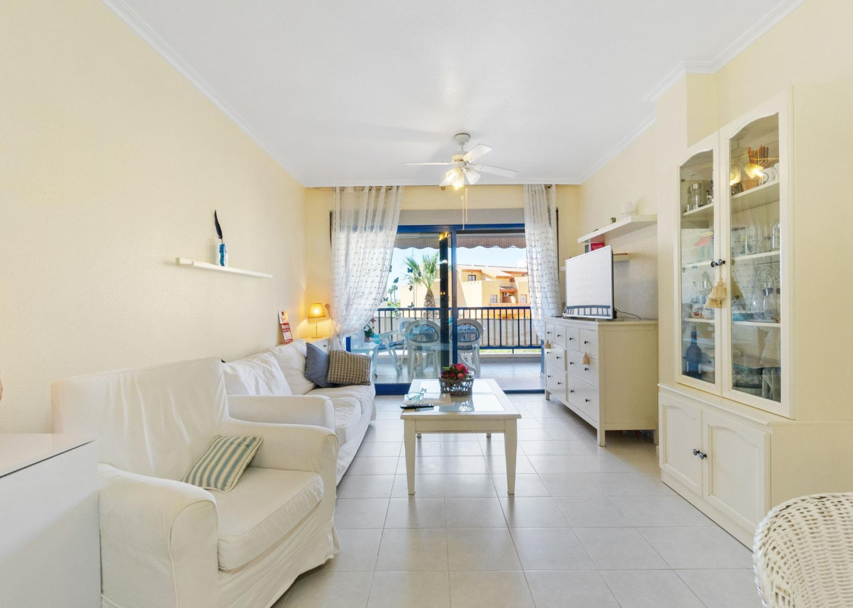 Resale - Apartment - Orihuela Costa - Campoamor