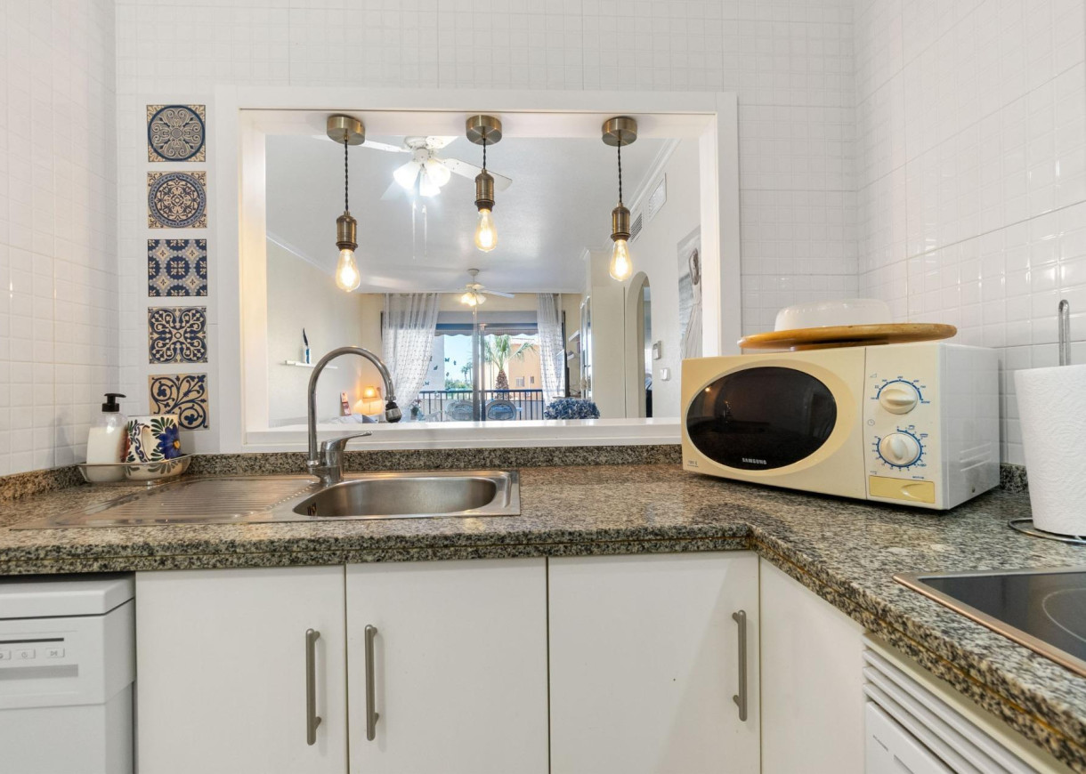 Resale - Apartment - Orihuela Costa - Campoamor