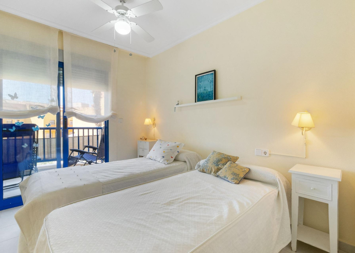 Resale - Apartment - Orihuela Costa - Campoamor