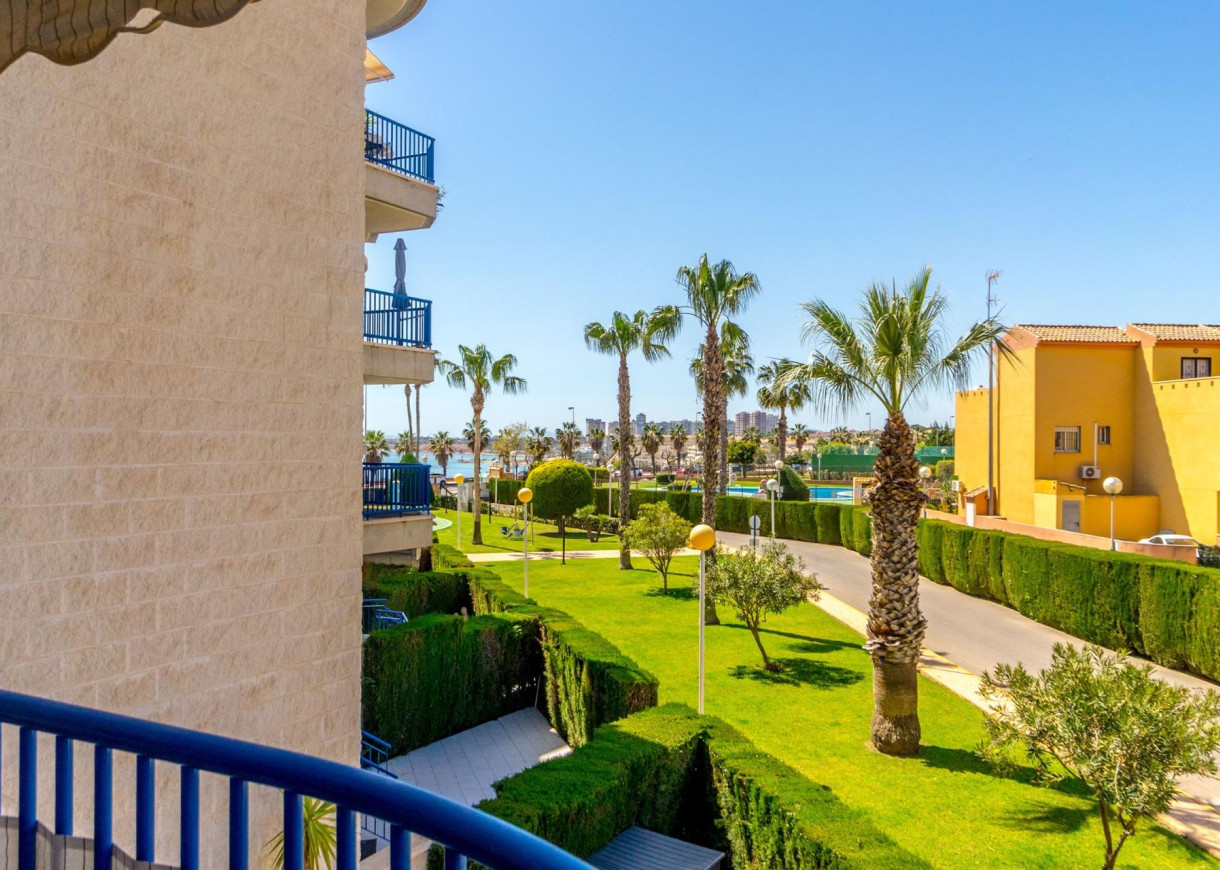 Resale - Apartment - Orihuela Costa - Campoamor