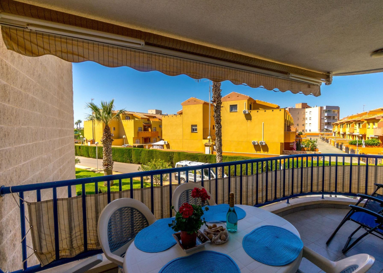 Resale - Apartment - Orihuela Costa - Campoamor