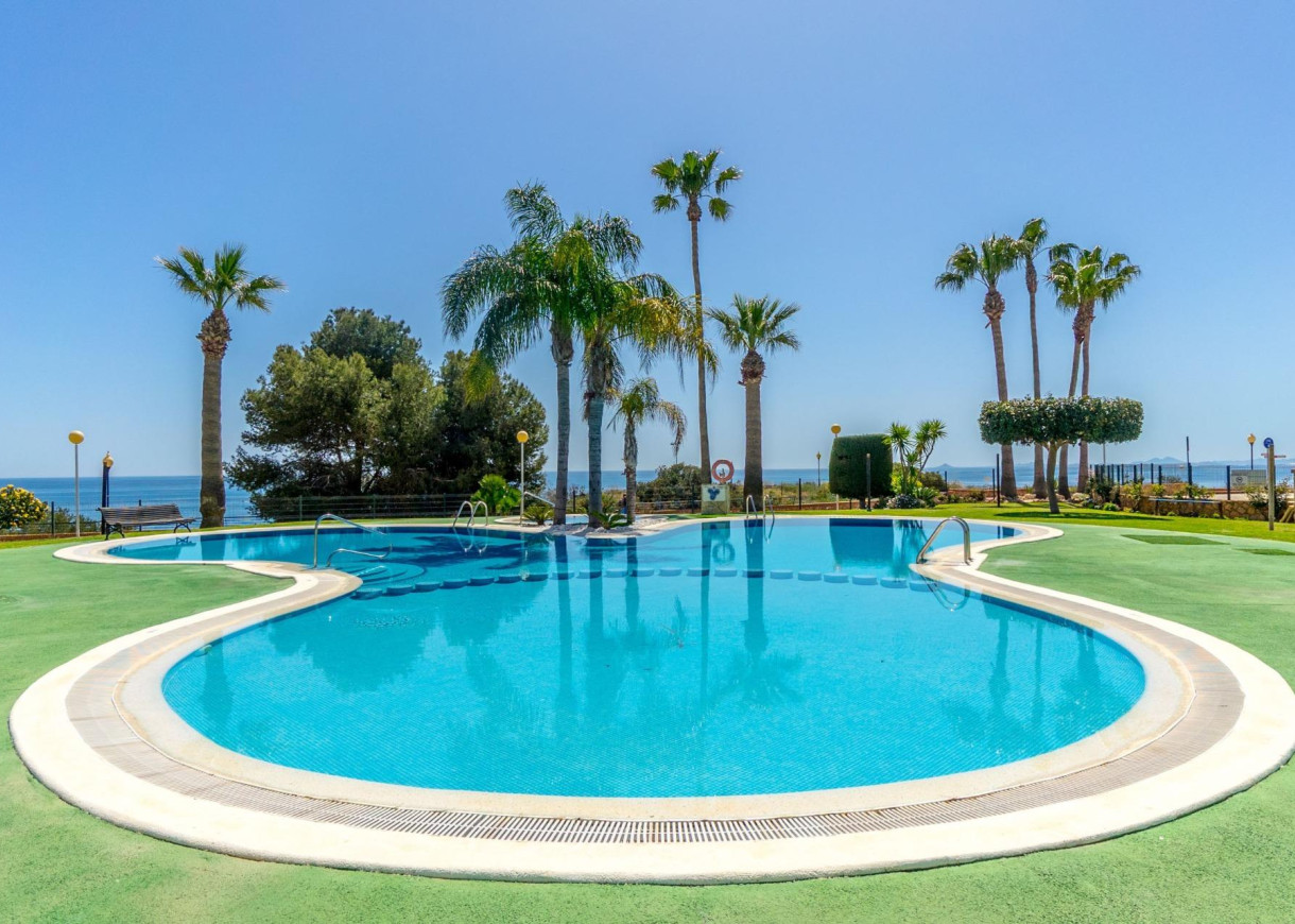 Resale - Apartment - Orihuela Costa - Campoamor
