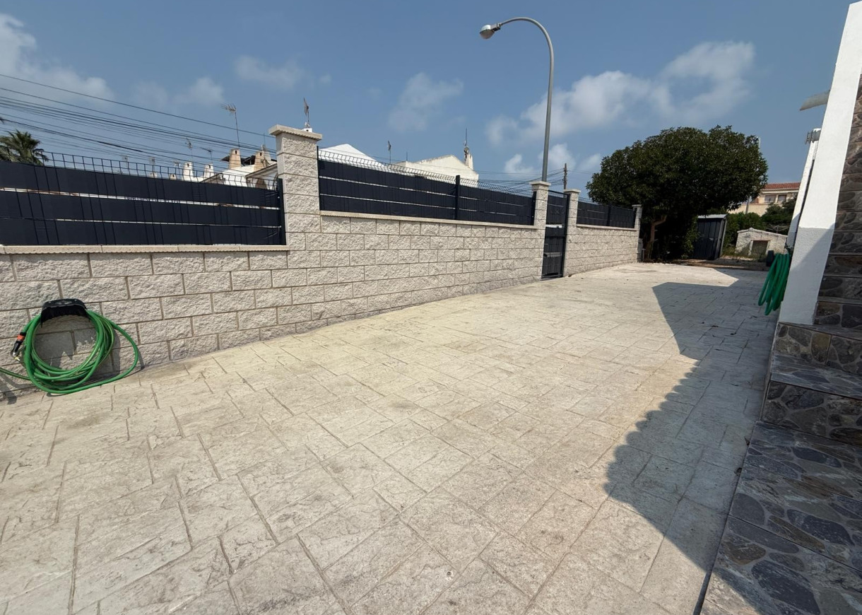 Resale - Bungalow - Torrevieja - San Luis / La Siesta