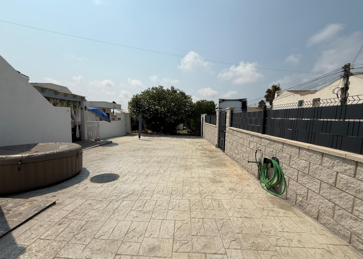 Resale - Bungalow - Torrevieja - San Luis / La Siesta