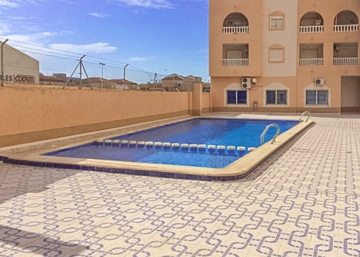 Resale - Apartment - Torrevieja - Centro