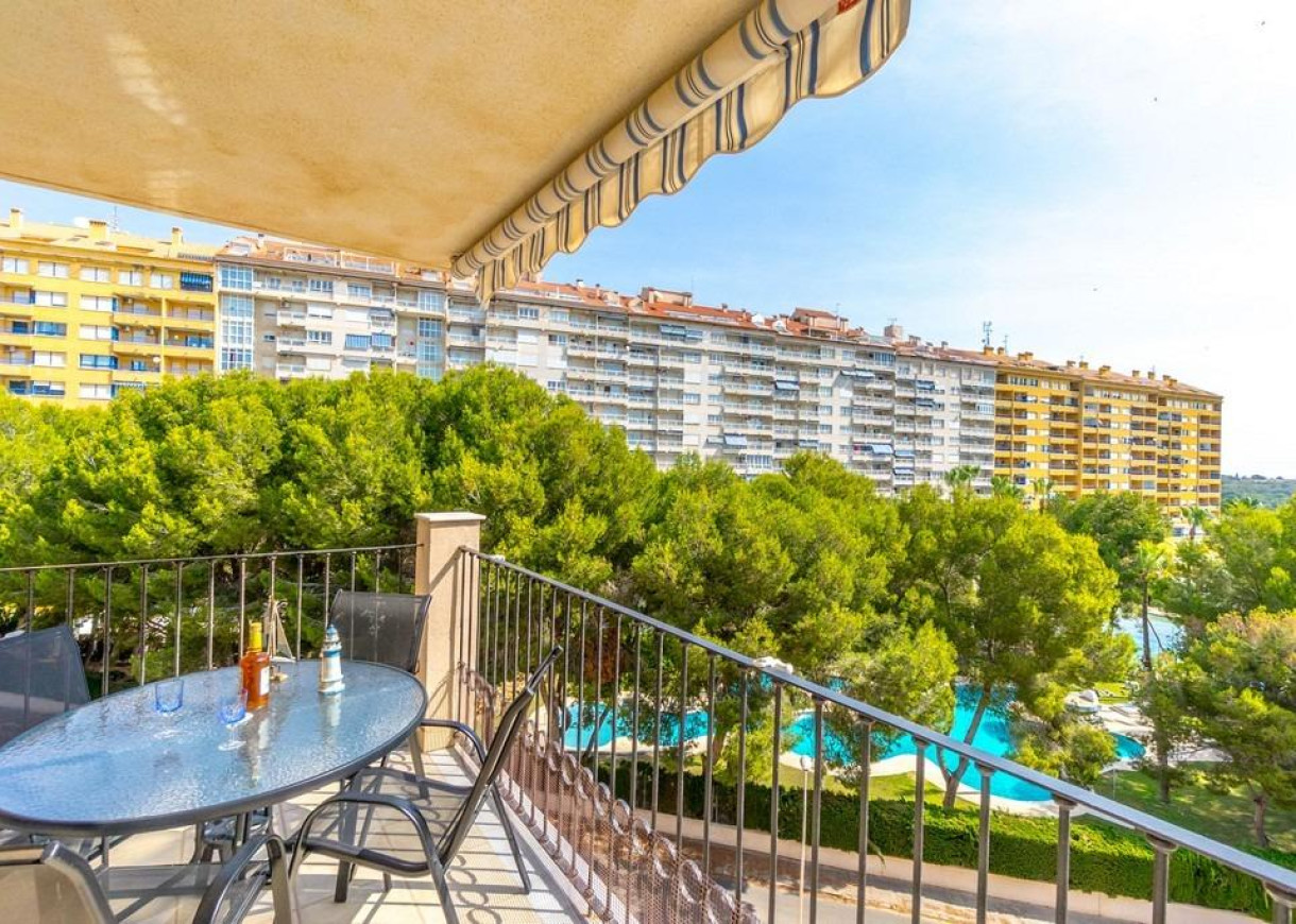 Resale - Apartment - Orihuela Costa - Campoamor