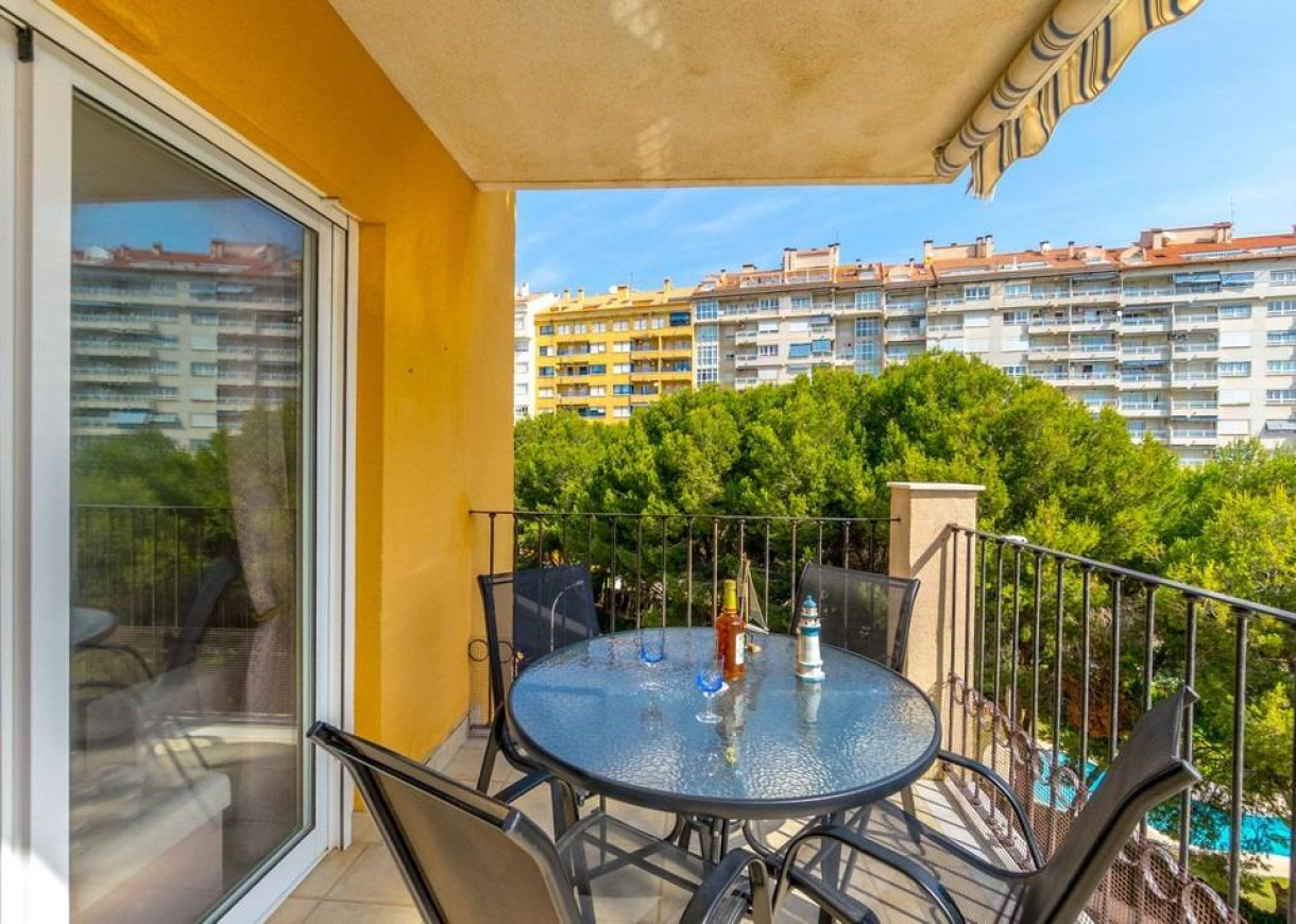 Resale - Apartment - Orihuela Costa - Campoamor