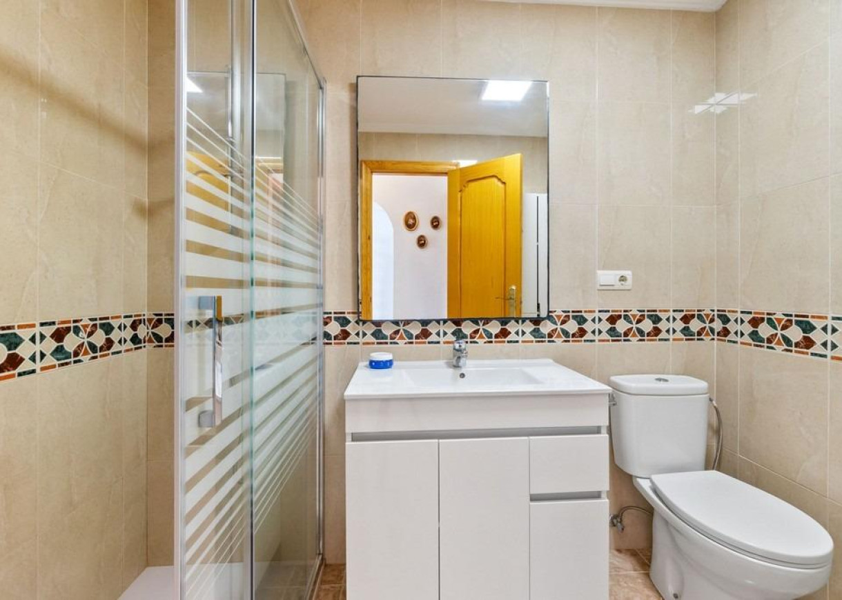 Resale - Apartment - Orihuela Costa - Campoamor