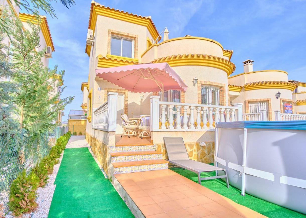 Resale - Villa - Los Montesinos - La Herrada