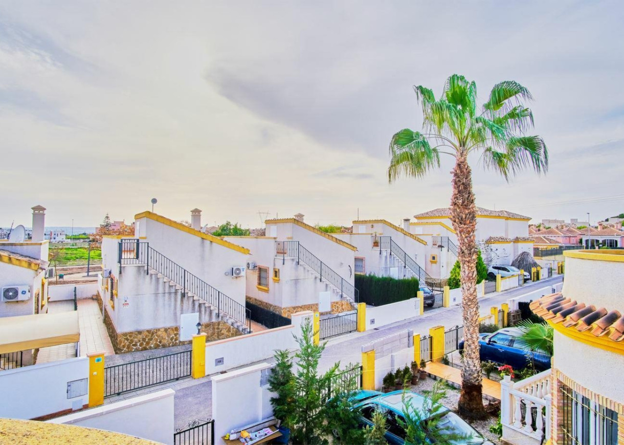 Resale - Villa - Los Montesinos - La Herrada