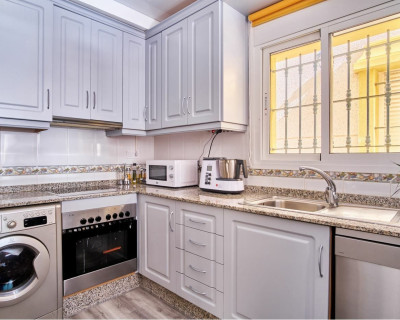 Resale - Villa - Los Montesinos - La Herrada