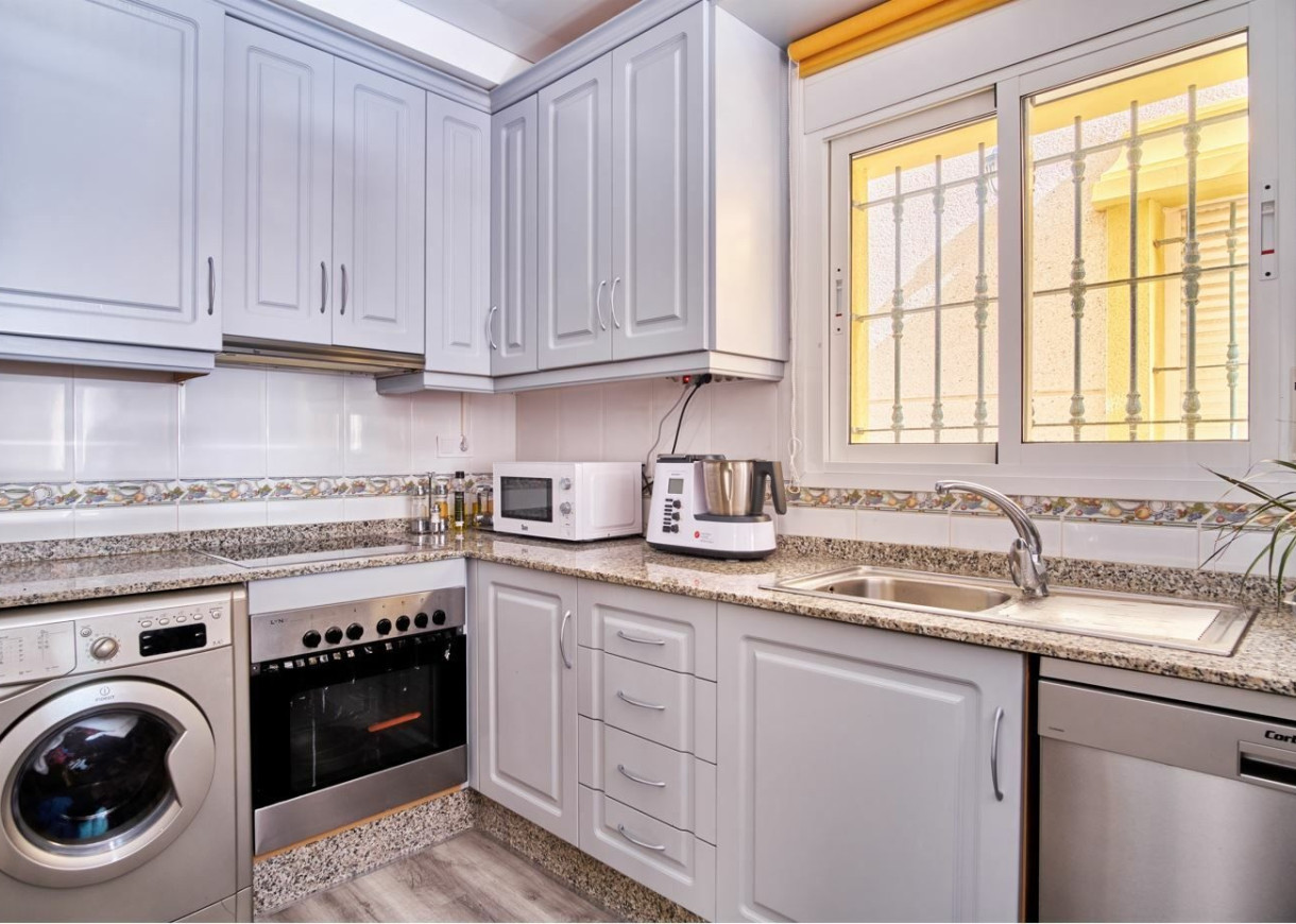 Resale - Villa - Los Montesinos - La Herrada