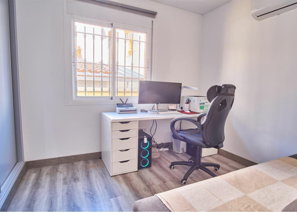 Resale - Villa - Los Montesinos - La Herrada