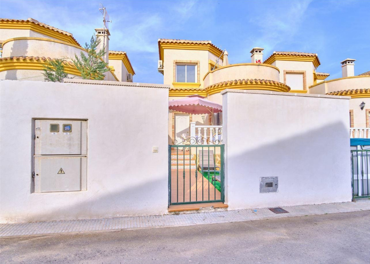 Resale - Villa - Los Montesinos - La Herrada