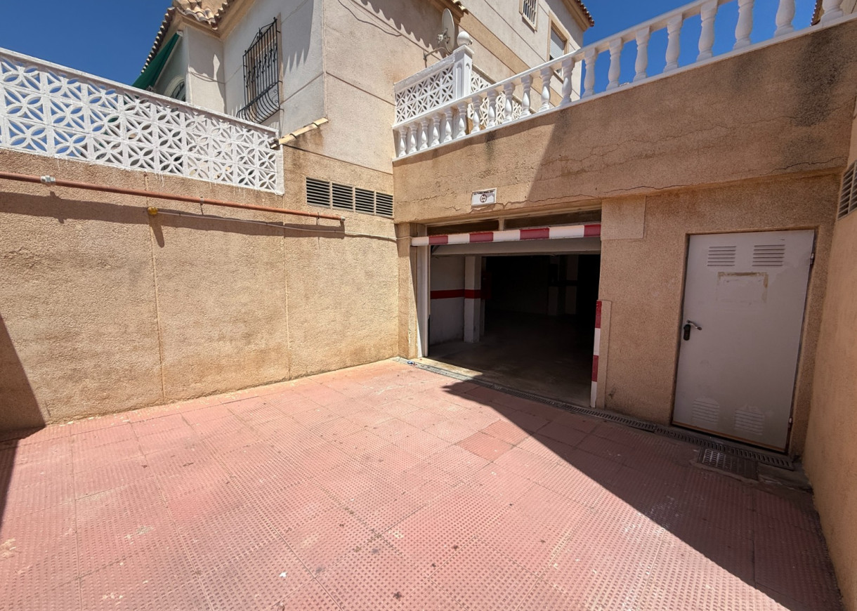 Resale - Apartment - Torrevieja - Aguas Nuevas