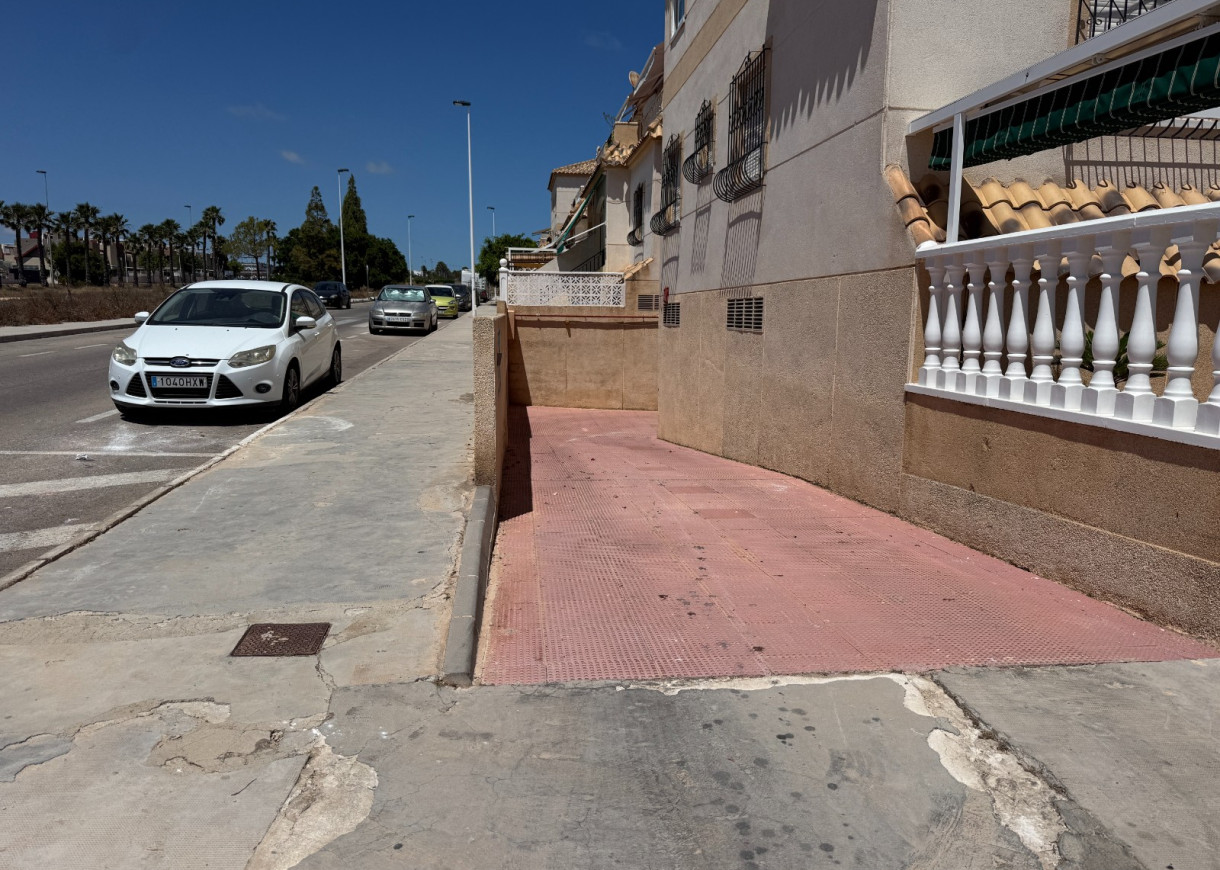 Resale - Apartment - Torrevieja - Aguas Nuevas