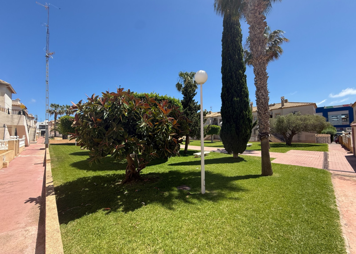 Resale - Apartment - Torrevieja - Aguas Nuevas