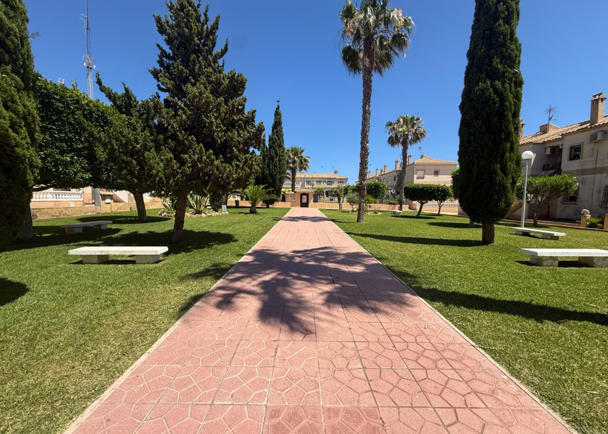 Resale - Apartment - Torrevieja - Aguas Nuevas