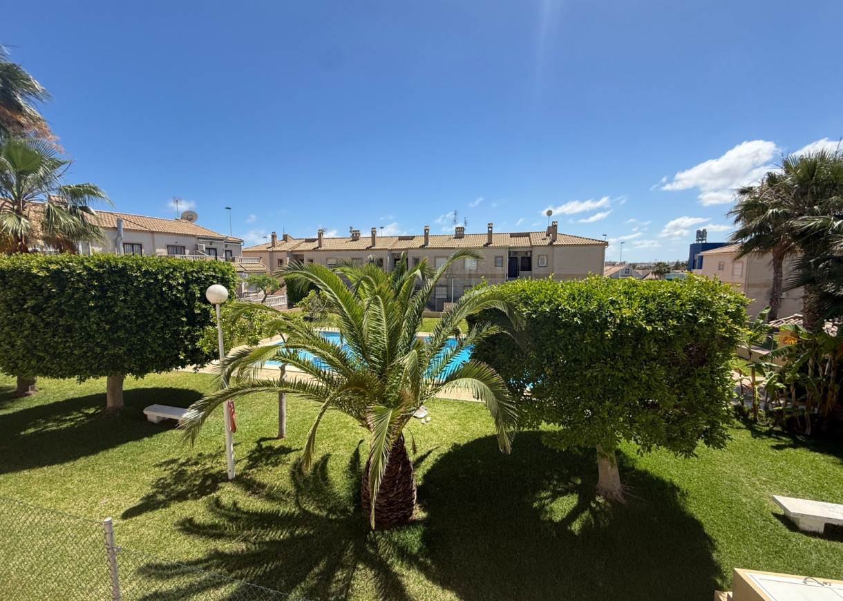Resale - Apartment - Torrevieja - Aguas Nuevas