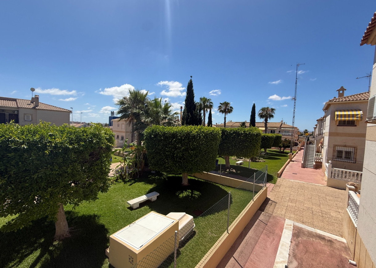 Resale - Apartment - Torrevieja - Aguas Nuevas