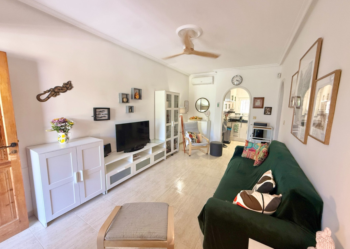 Resale - Apartment - Torrevieja - Aguas Nuevas