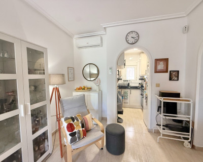 Resale - Apartment - Torrevieja - Aguas Nuevas