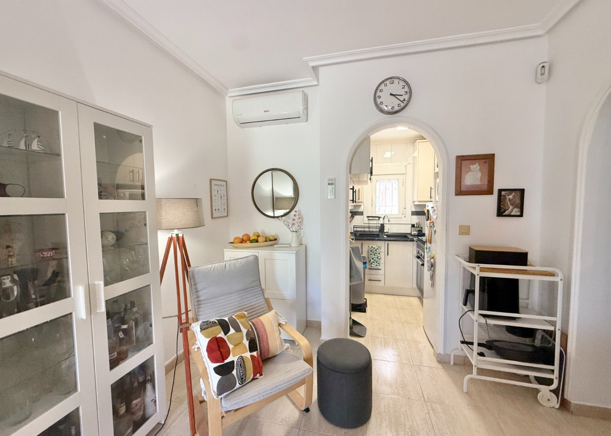Resale - Apartment - Torrevieja - Aguas Nuevas