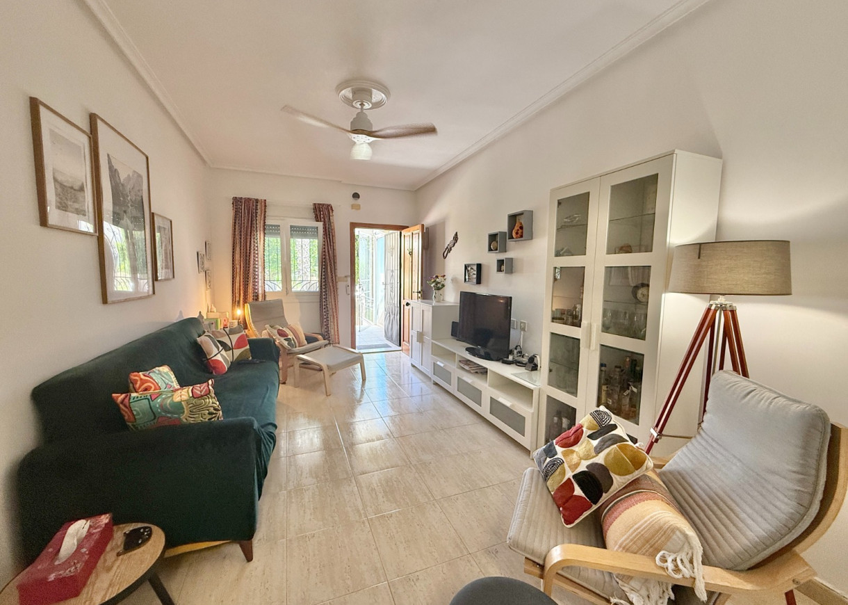Resale - Apartment - Torrevieja - Aguas Nuevas