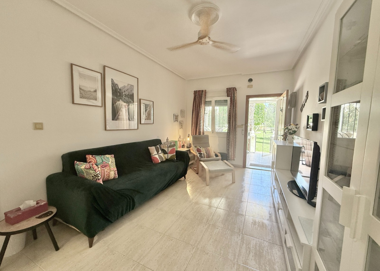 Resale - Apartment - Torrevieja - Aguas Nuevas