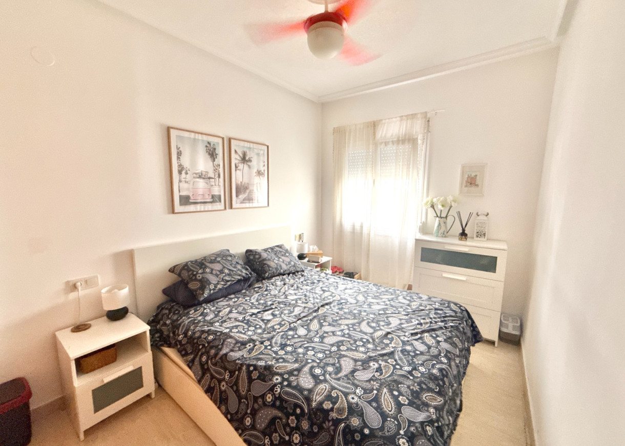 Resale - Apartment - Torrevieja - Aguas Nuevas