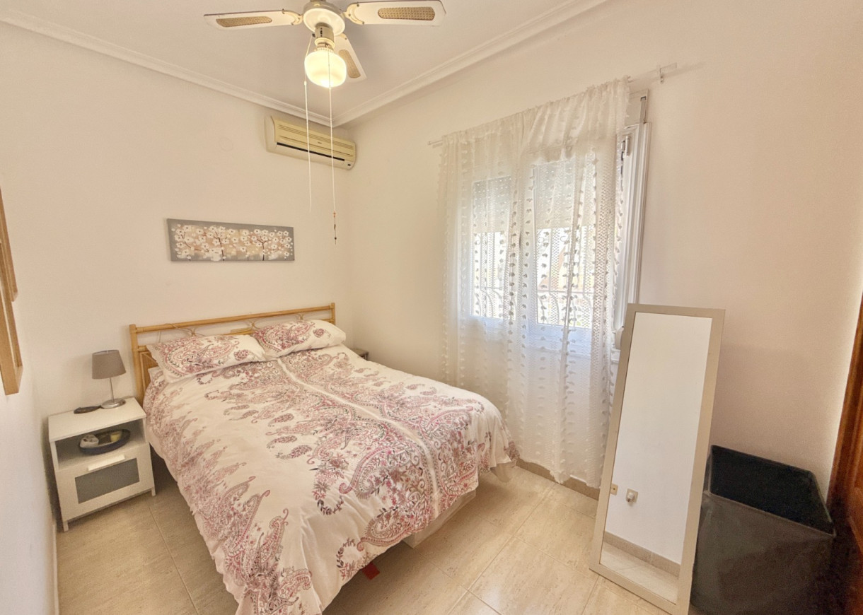 Resale - Apartment - Torrevieja - Aguas Nuevas
