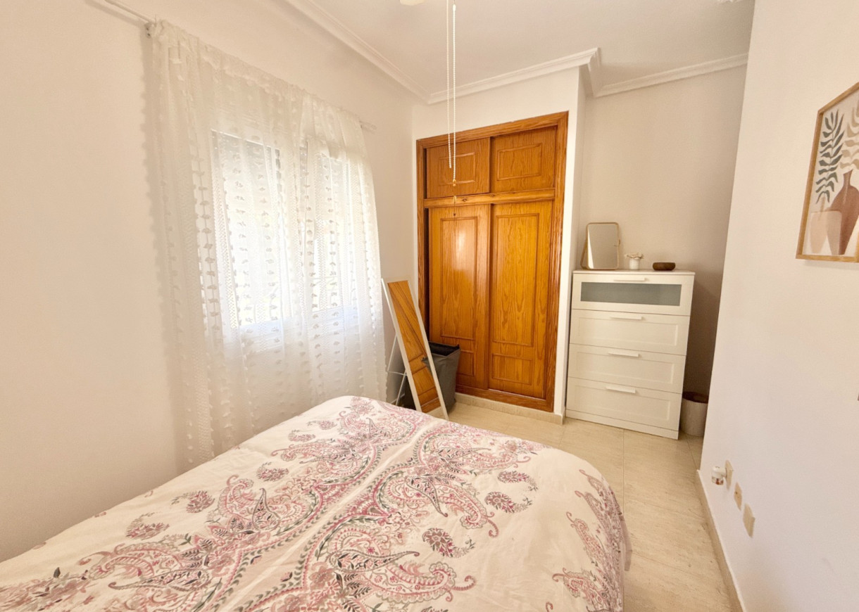 Resale - Apartment - Torrevieja - Aguas Nuevas